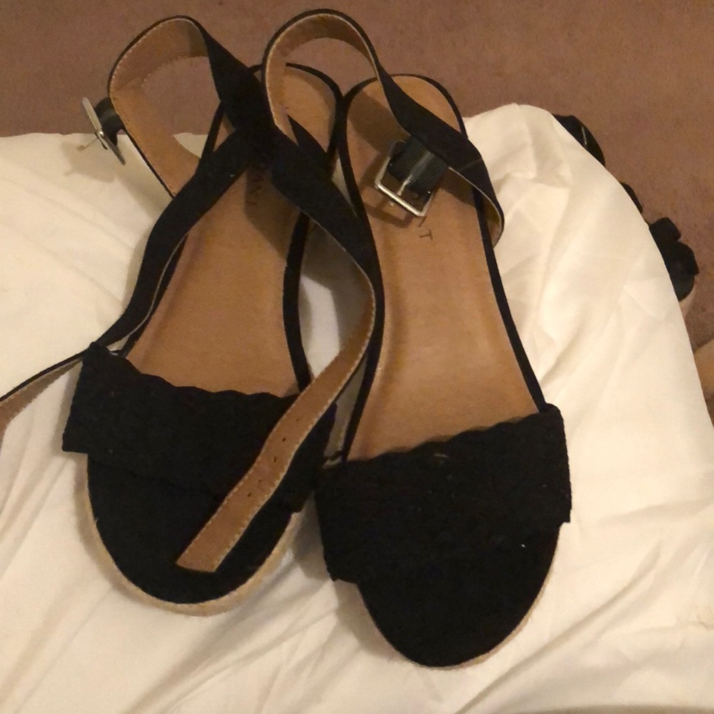 Black espadrille sandals size 8W